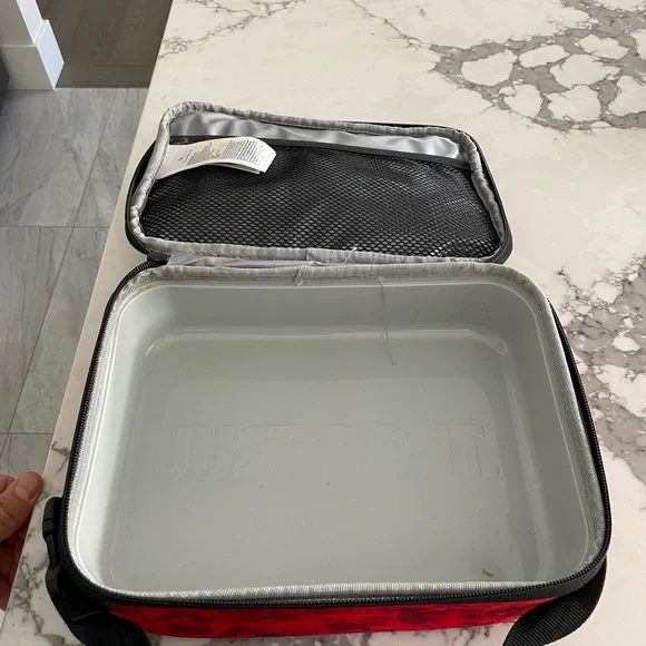 Nike lunchbox - Picture 2 of 4